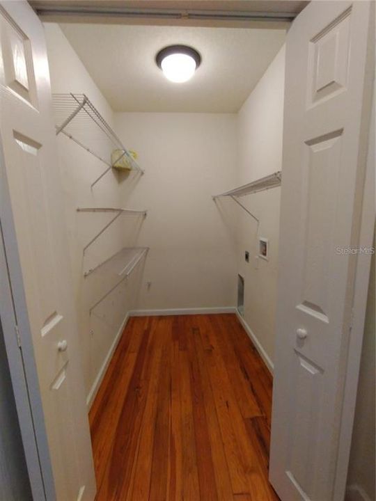 В аренду: $1,600 (4 спален, 2 ванн, 1356 Квадратных фут)