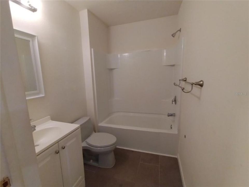 В аренду: $1,600 (4 спален, 2 ванн, 1356 Квадратных фут)