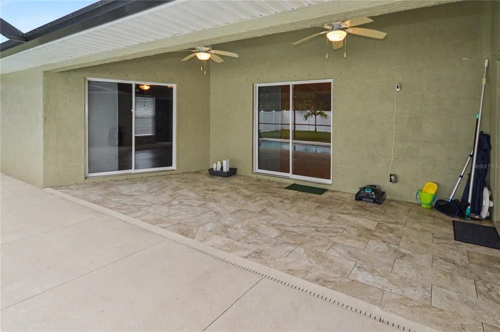 En Venta: $460,000 (4 camas, 2 baños, 2235 Pies cuadrados)