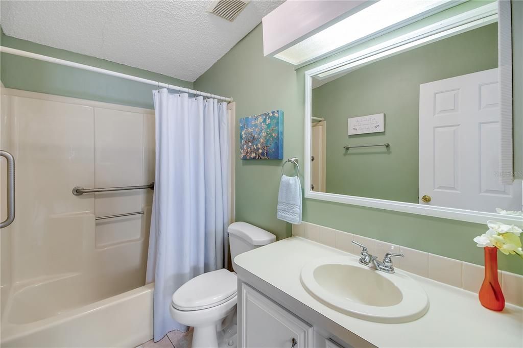 For Sale: $229,999 (2 beds, 2 baths, 1300 Square Feet)