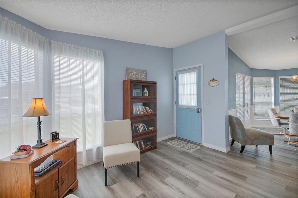 For Sale: $229,999 (2 beds, 2 baths, 1300 Square Feet)