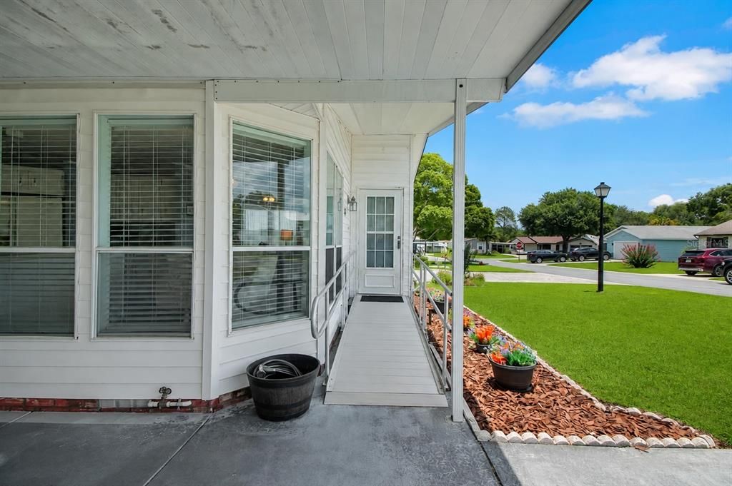 For Sale: $229,999 (2 beds, 2 baths, 1300 Square Feet)