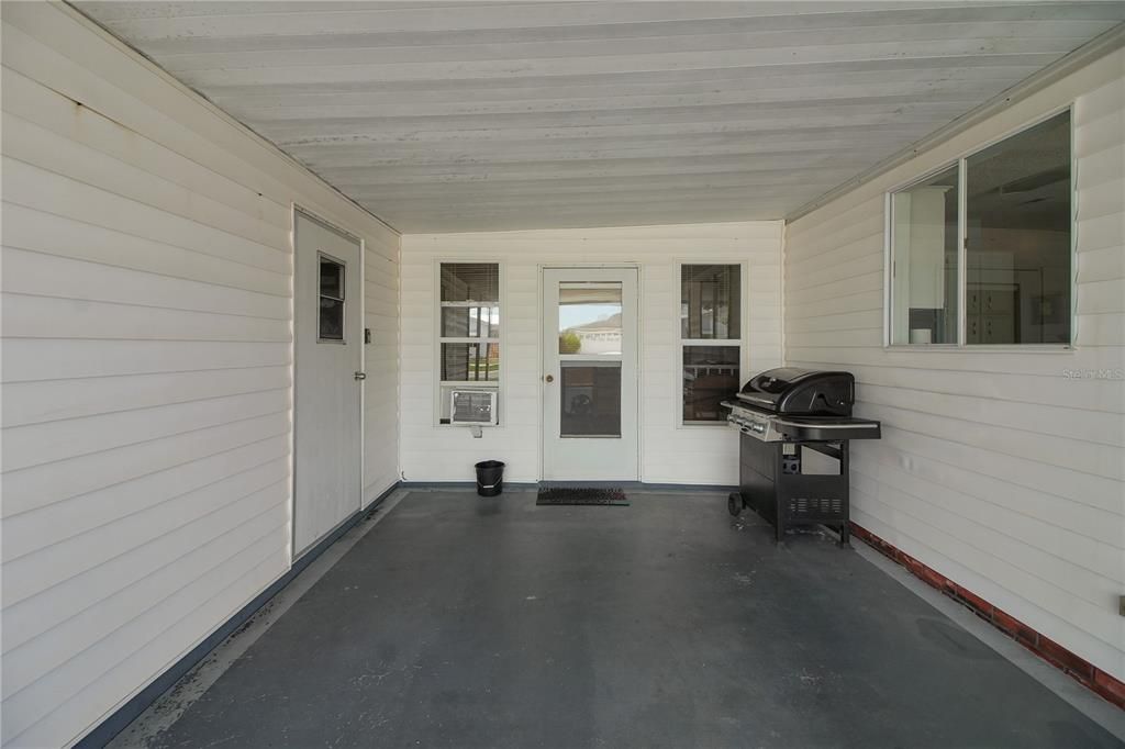 For Sale: $229,999 (2 beds, 2 baths, 1300 Square Feet)