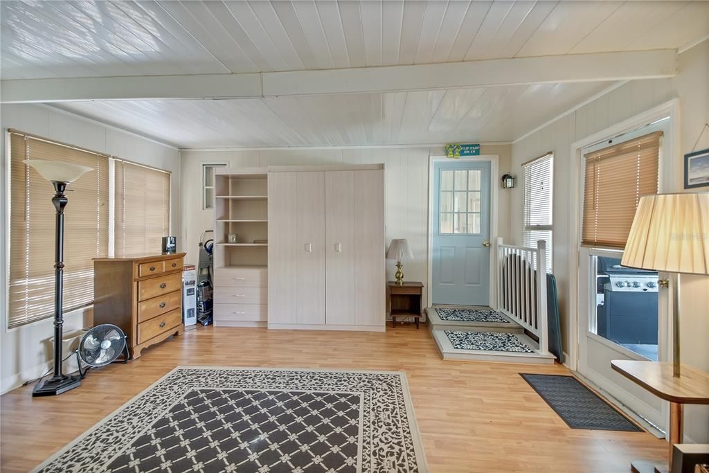 For Sale: $229,999 (2 beds, 2 baths, 1300 Square Feet)