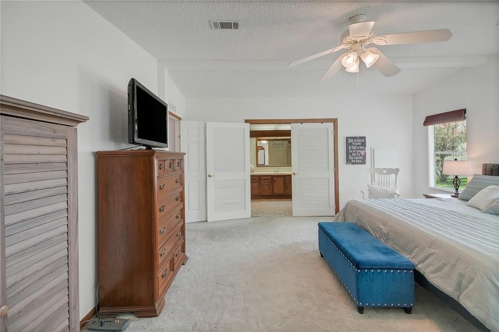 For Sale: $229,999 (2 beds, 2 baths, 1300 Square Feet)