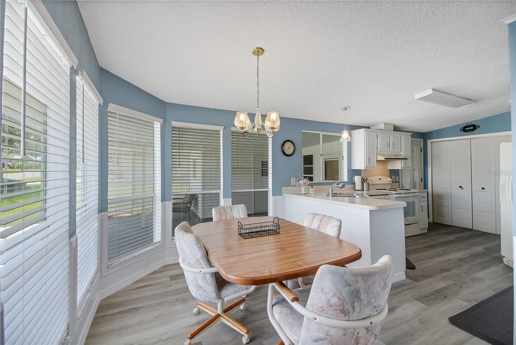 For Sale: $229,999 (2 beds, 2 baths, 1300 Square Feet)