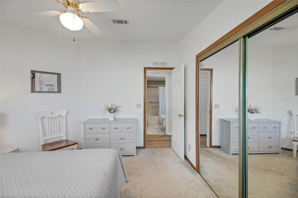 For Sale: $229,999 (2 beds, 2 baths, 1300 Square Feet)
