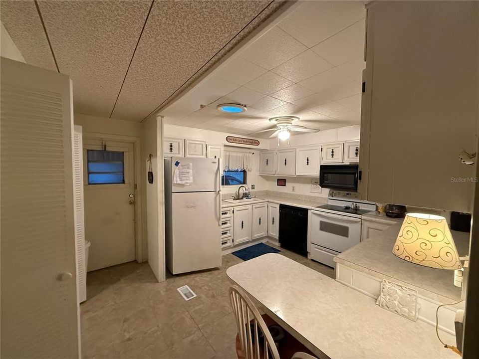 For Sale: $89,900 (2 beds, 2 baths, 1320 Square Feet)