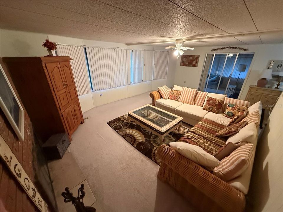 For Sale: $89,900 (2 beds, 2 baths, 1320 Square Feet)