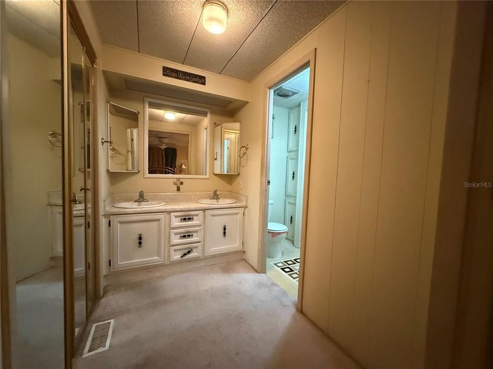 For Sale: $89,900 (2 beds, 2 baths, 1320 Square Feet)