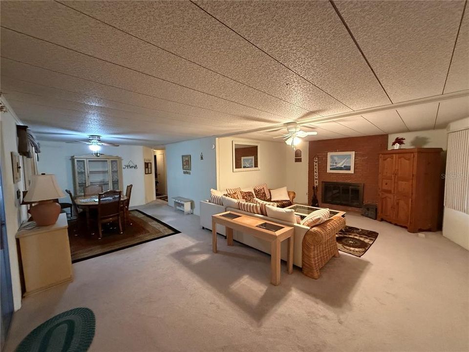 For Sale: $89,900 (2 beds, 2 baths, 1320 Square Feet)