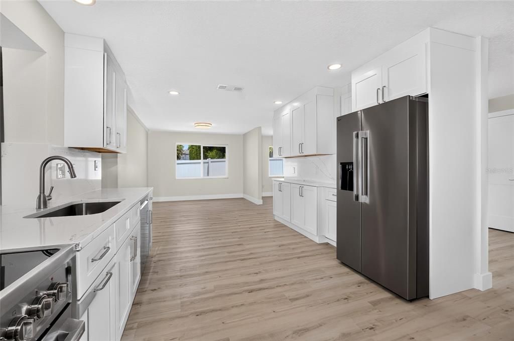 En Venta: $1,550,000 (4 camas, 3 baños, 2700 Pies cuadrados)