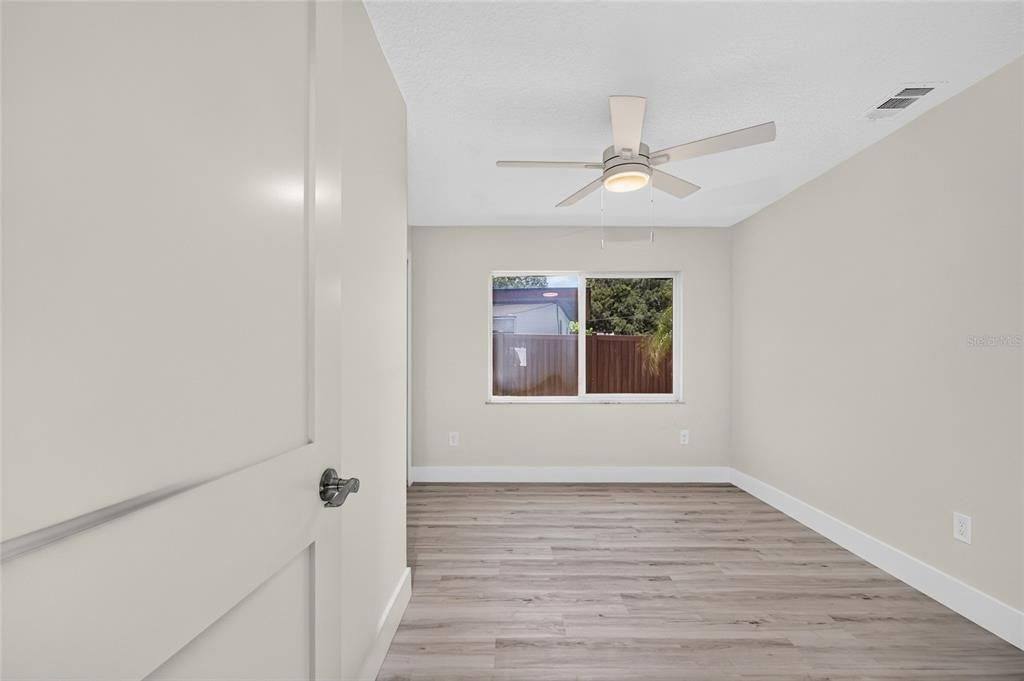 En Venta: $1,550,000 (4 camas, 3 baños, 2700 Pies cuadrados)