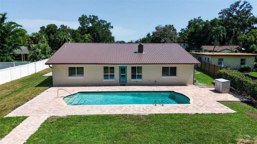 En Venta: $1,550,000 (4 camas, 3 baños, 2700 Pies cuadrados)
