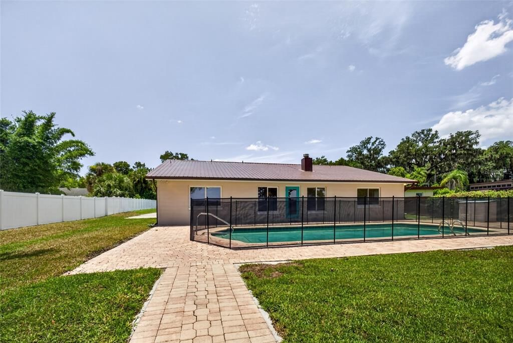 En Venta: $1,550,000 (4 camas, 3 baños, 2700 Pies cuadrados)