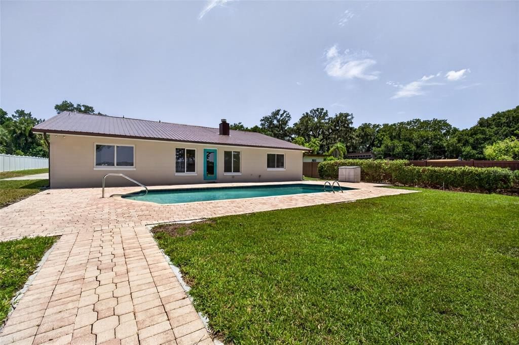 En Venta: $1,550,000 (4 camas, 3 baños, 2700 Pies cuadrados)