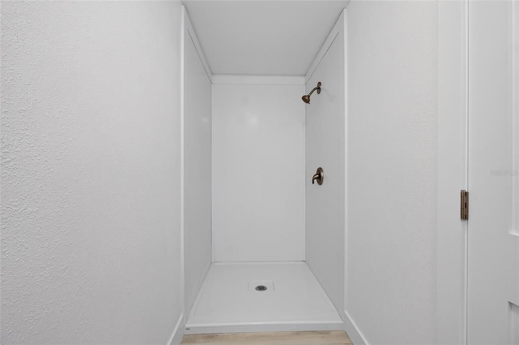 En Venta: $1,550,000 (4 camas, 3 baños, 2700 Pies cuadrados)