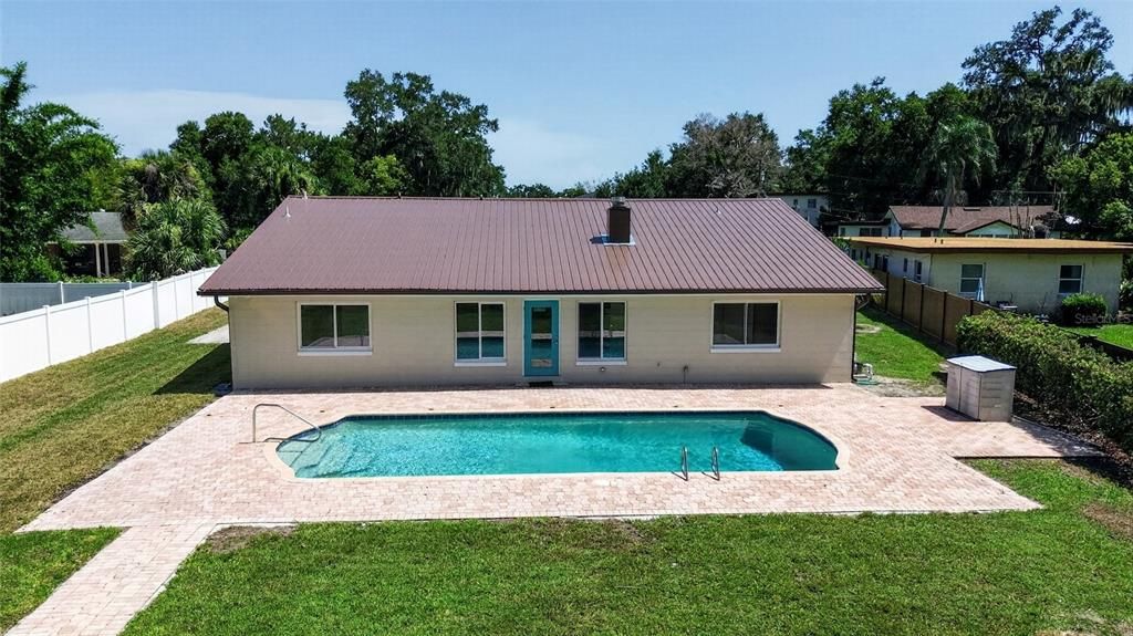 En Venta: $1,550,000 (4 camas, 3 baños, 2700 Pies cuadrados)