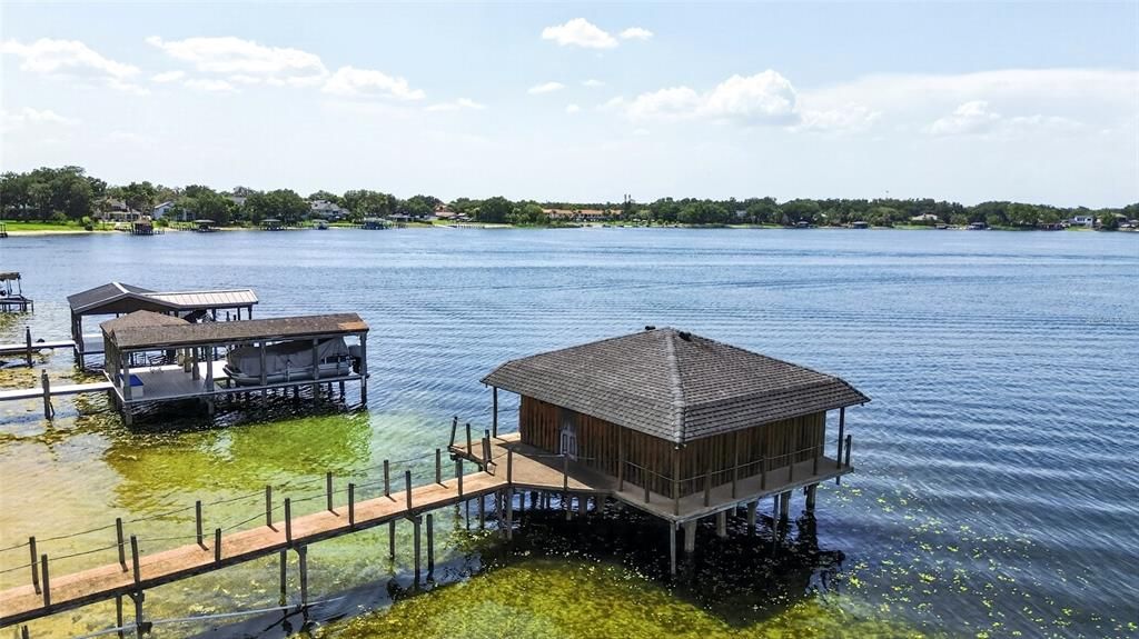 En Venta: $1,550,000 (4 camas, 3 baños, 2700 Pies cuadrados)