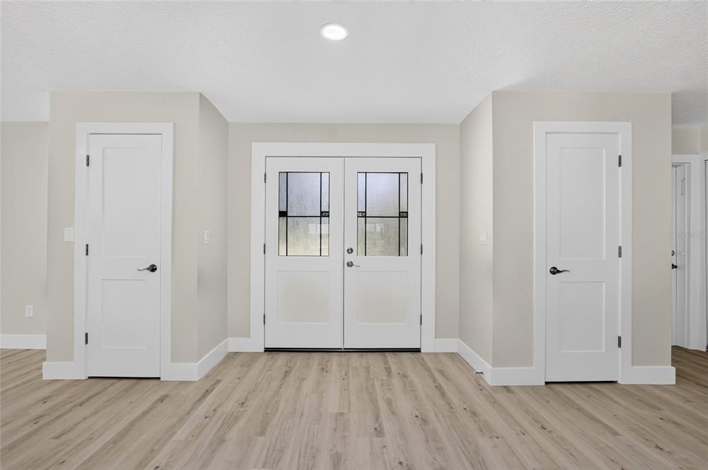 En Venta: $1,550,000 (4 camas, 3 baños, 2700 Pies cuadrados)