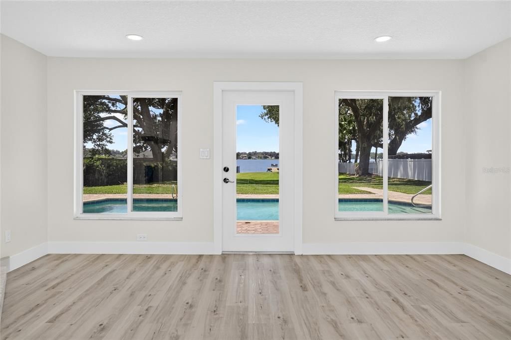En Venta: $1,550,000 (4 camas, 3 baños, 2700 Pies cuadrados)