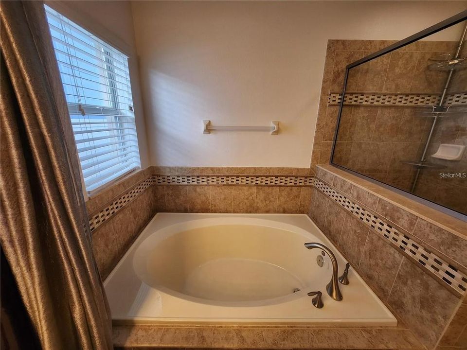 En Renta: $2,625 (4 camas, 3 baños, 1903 Pies cuadrados)