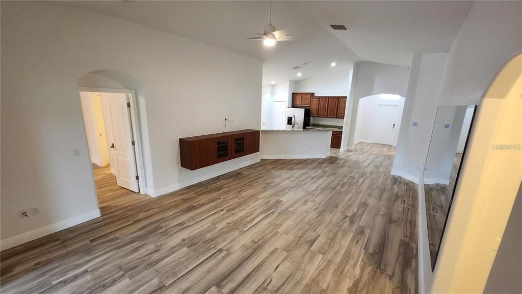 En Renta: $2,625 (4 camas, 3 baños, 1903 Pies cuadrados)