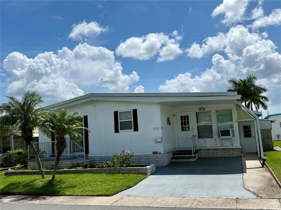 For Sale: $99,900 (2 beds, 2 baths, 1186 Square Feet)