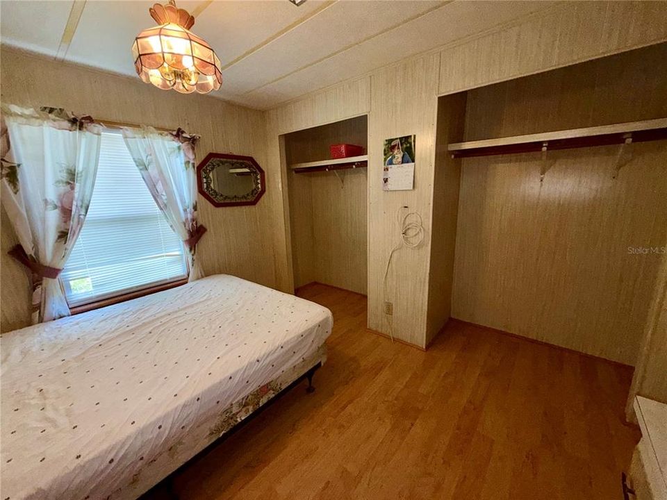 For Sale: $99,900 (2 beds, 2 baths, 1186 Square Feet)