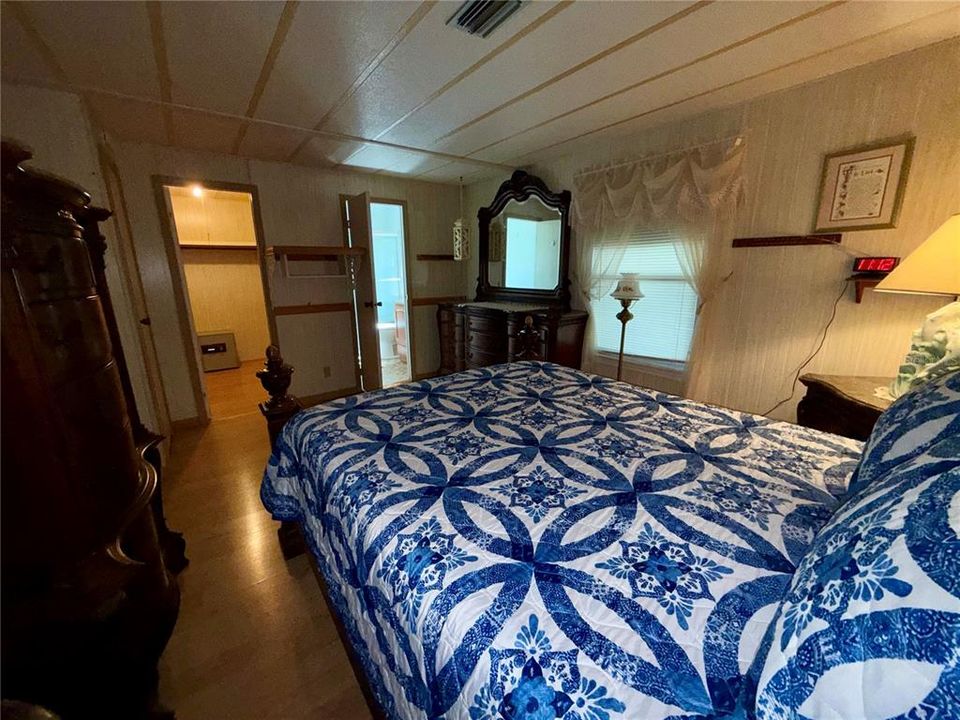 For Sale: $99,900 (2 beds, 2 baths, 1186 Square Feet)