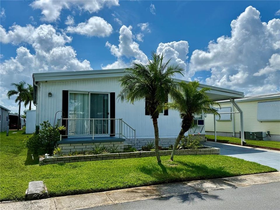 For Sale: $99,900 (2 beds, 2 baths, 1186 Square Feet)