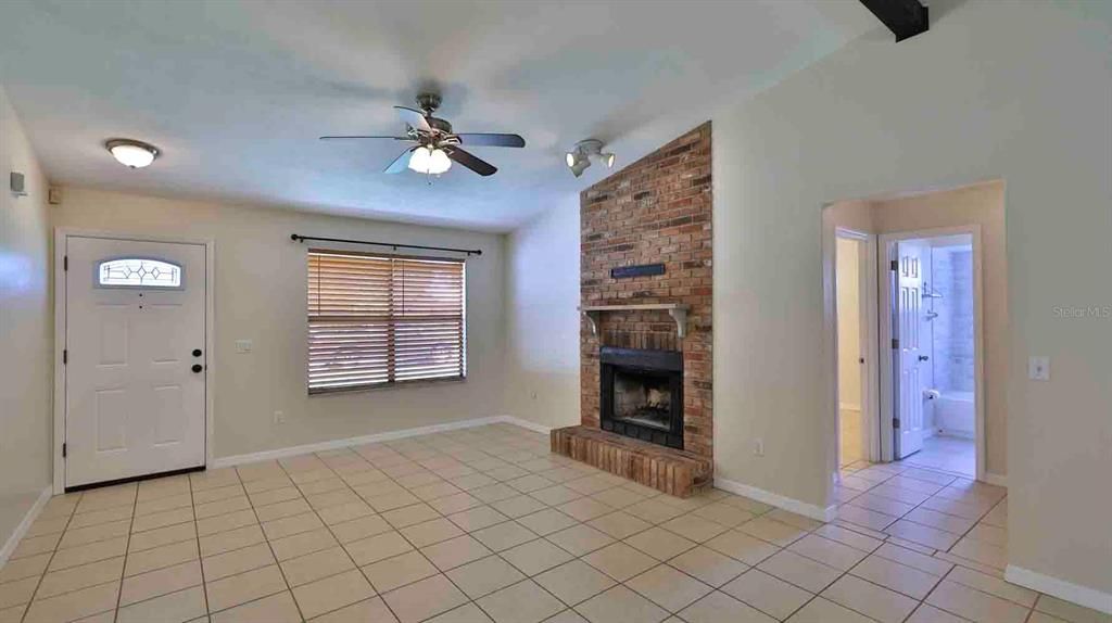 En Venta: $319,000 (3 camas, 2 baños, 1200 Pies cuadrados)
