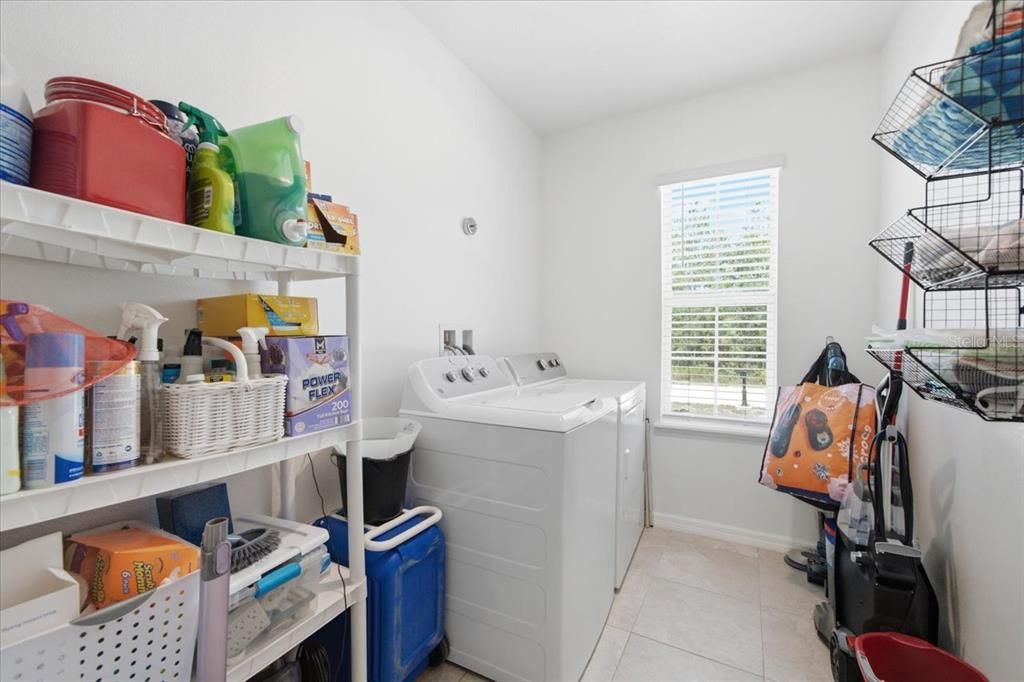 En Venta: $369,900 (4 camas, 2 baños, 2039 Pies cuadrados)