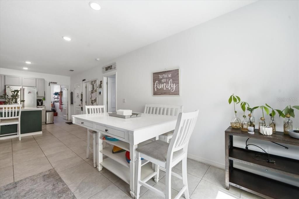 En Venta: $369,900 (4 camas, 2 baños, 2039 Pies cuadrados)