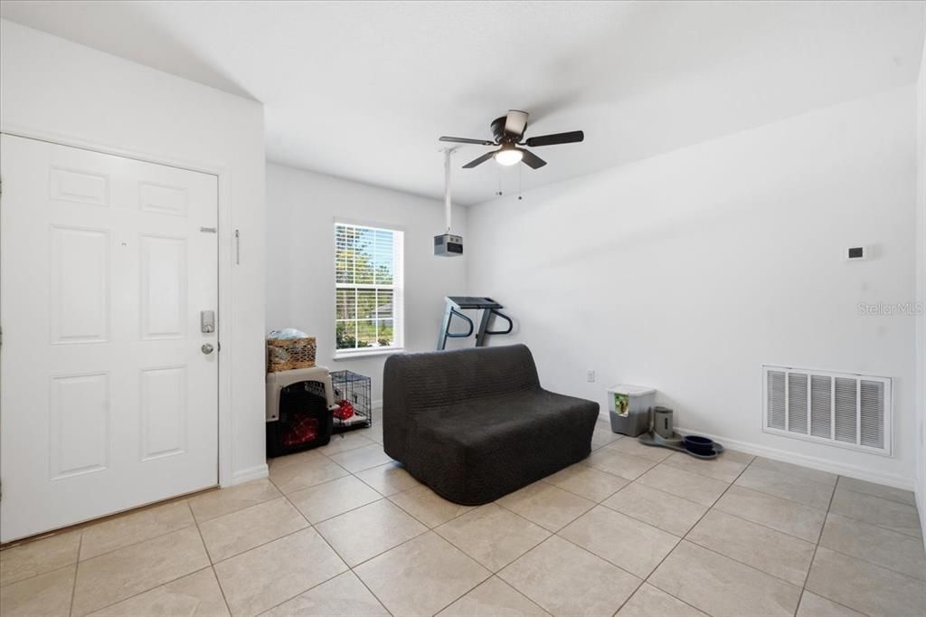 En Venta: $369,900 (4 camas, 2 baños, 2039 Pies cuadrados)