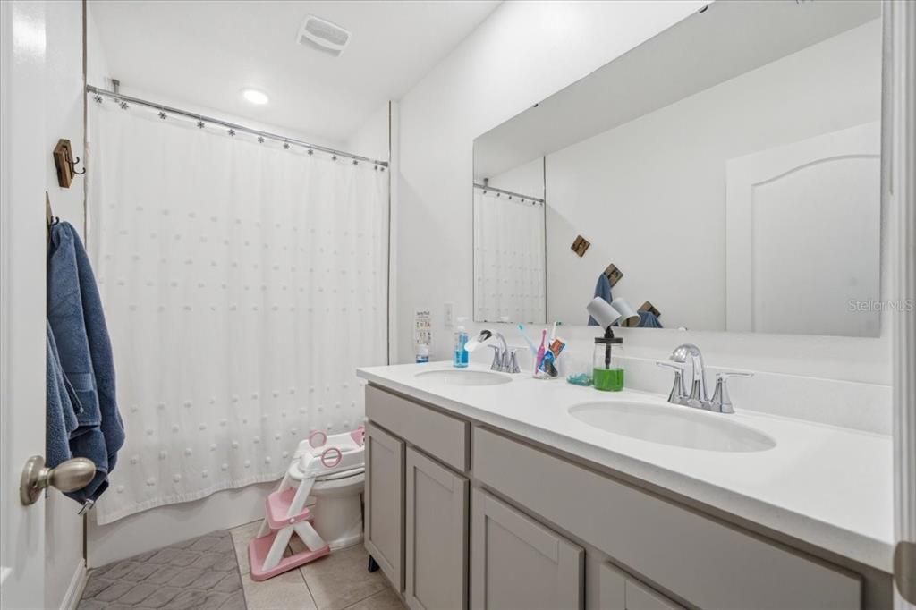 En Venta: $369,900 (4 camas, 2 baños, 2039 Pies cuadrados)