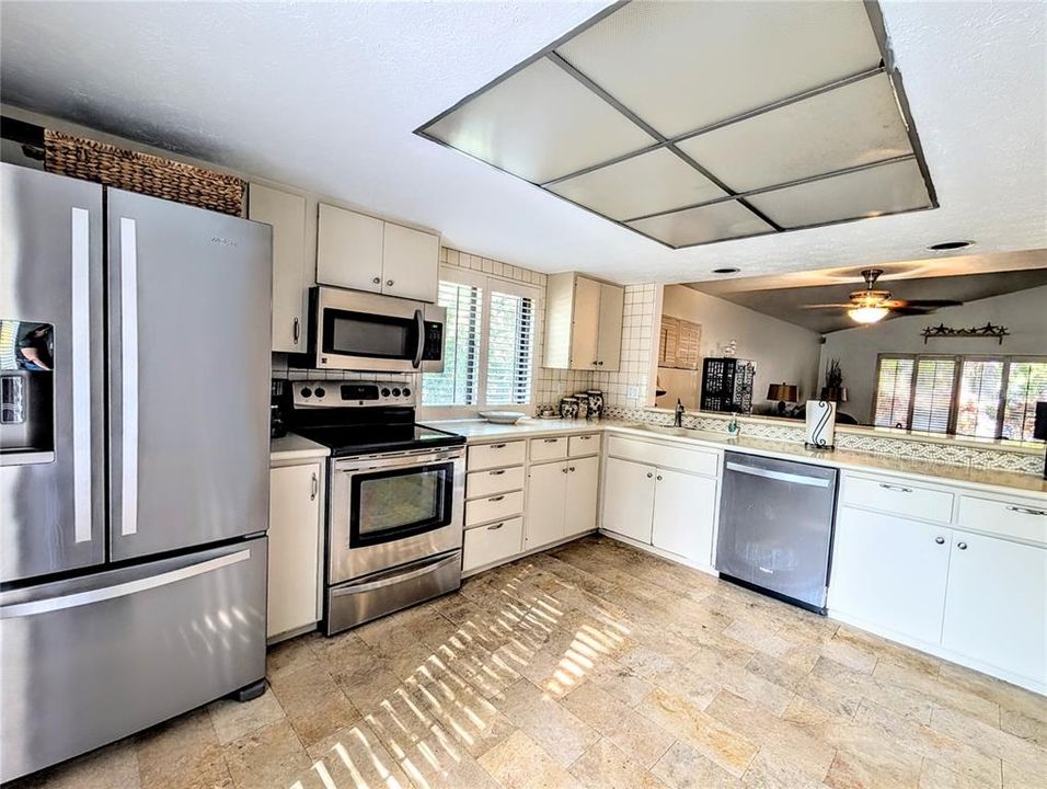 For Sale: $349,555 (3 beds, 2 baths, 1847 Square Feet)