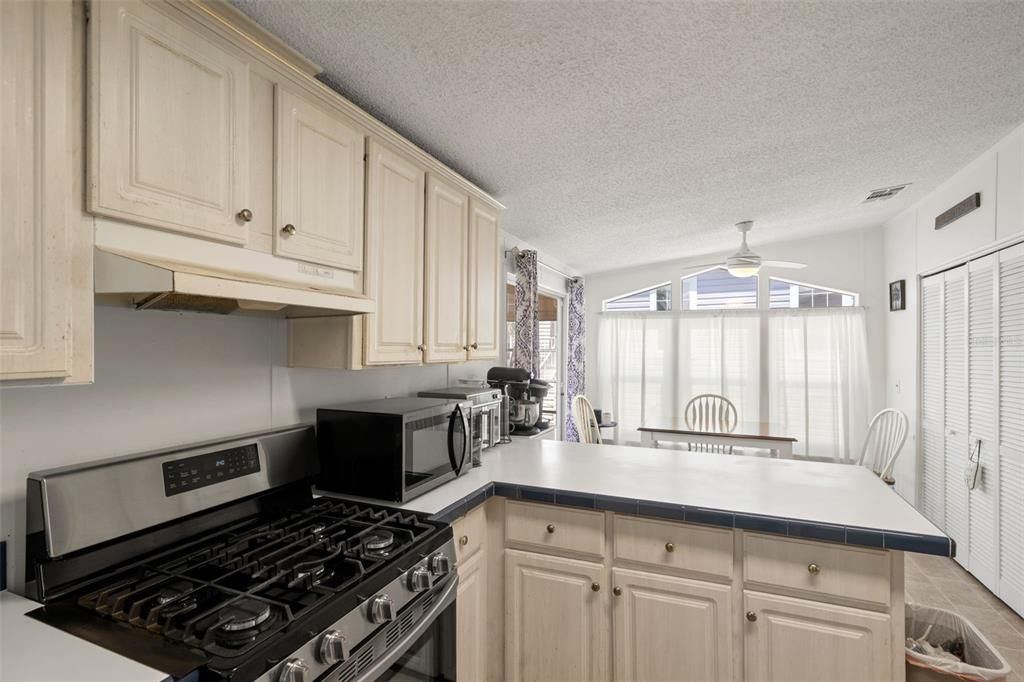 En Venta: $225,000 (2 camas, 2 baños, 1296 Pies cuadrados)