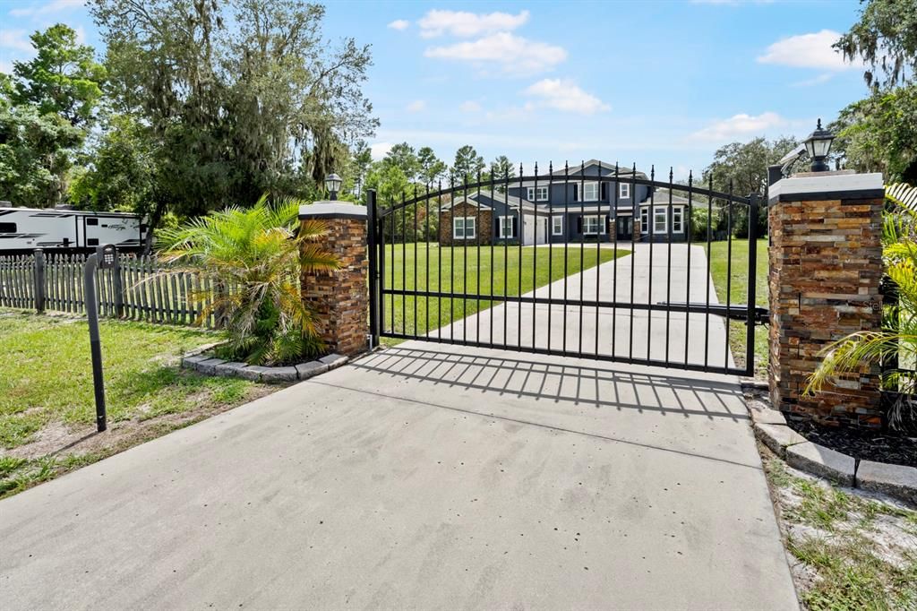 En Venta: $1,330,000 (4 camas, 3 baños, 4558 Pies cuadrados)