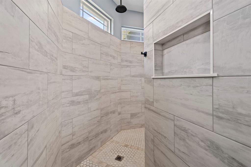 En Venta: $1,330,000 (4 camas, 3 baños, 4558 Pies cuadrados)