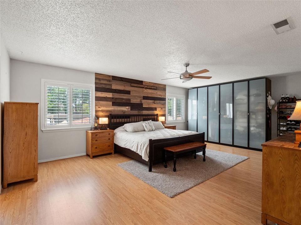 For Sale: $895,000 (6 beds, 4 baths, 4195 Square Feet)