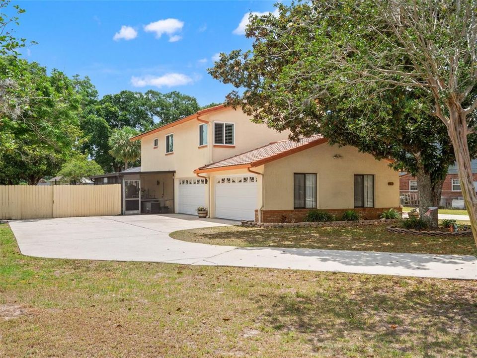 For Sale: $895,000 (6 beds, 4 baths, 4195 Square Feet)