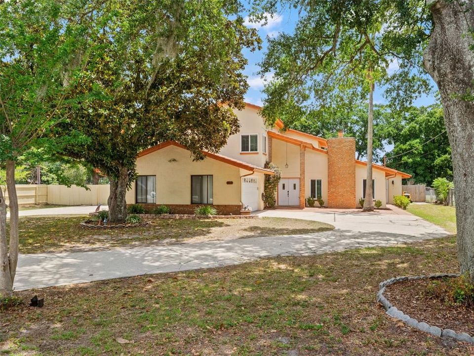For Sale: $895,000 (6 beds, 4 baths, 4195 Square Feet)