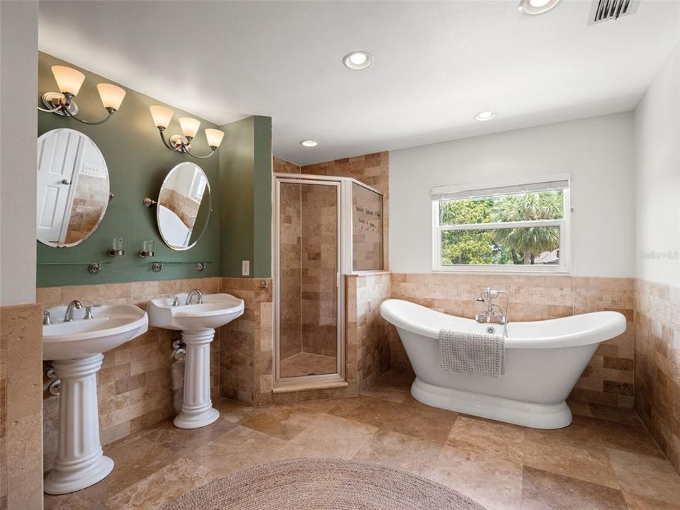 For Sale: $895,000 (6 beds, 4 baths, 4195 Square Feet)