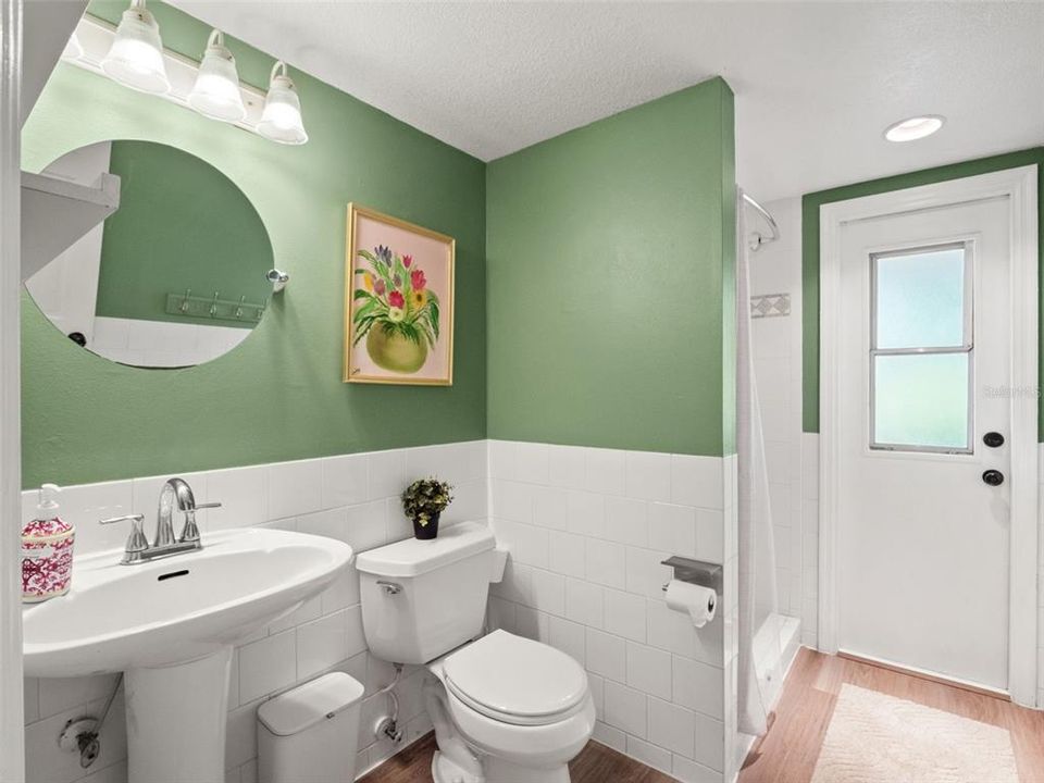 For Sale: $895,000 (6 beds, 4 baths, 4195 Square Feet)