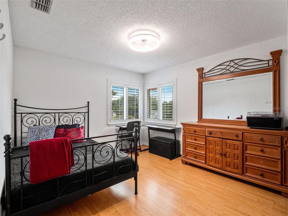 For Sale: $895,000 (6 beds, 4 baths, 4195 Square Feet)