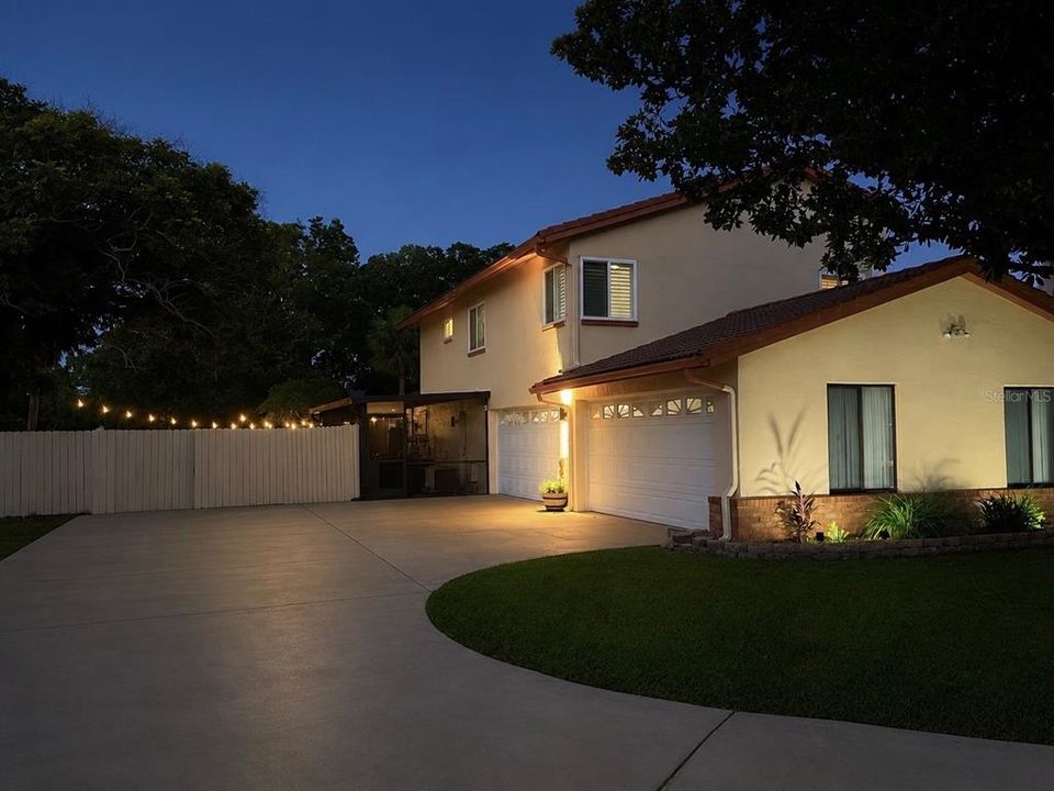 For Sale: $895,000 (6 beds, 4 baths, 4195 Square Feet)