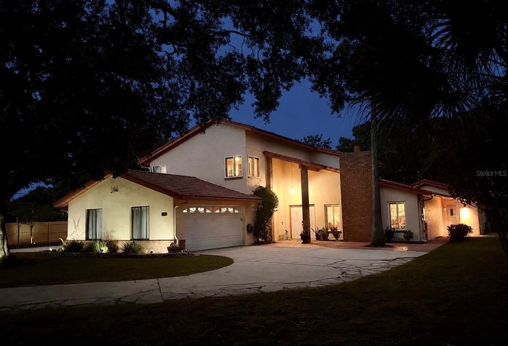 For Sale: $895,000 (6 beds, 4 baths, 4195 Square Feet)