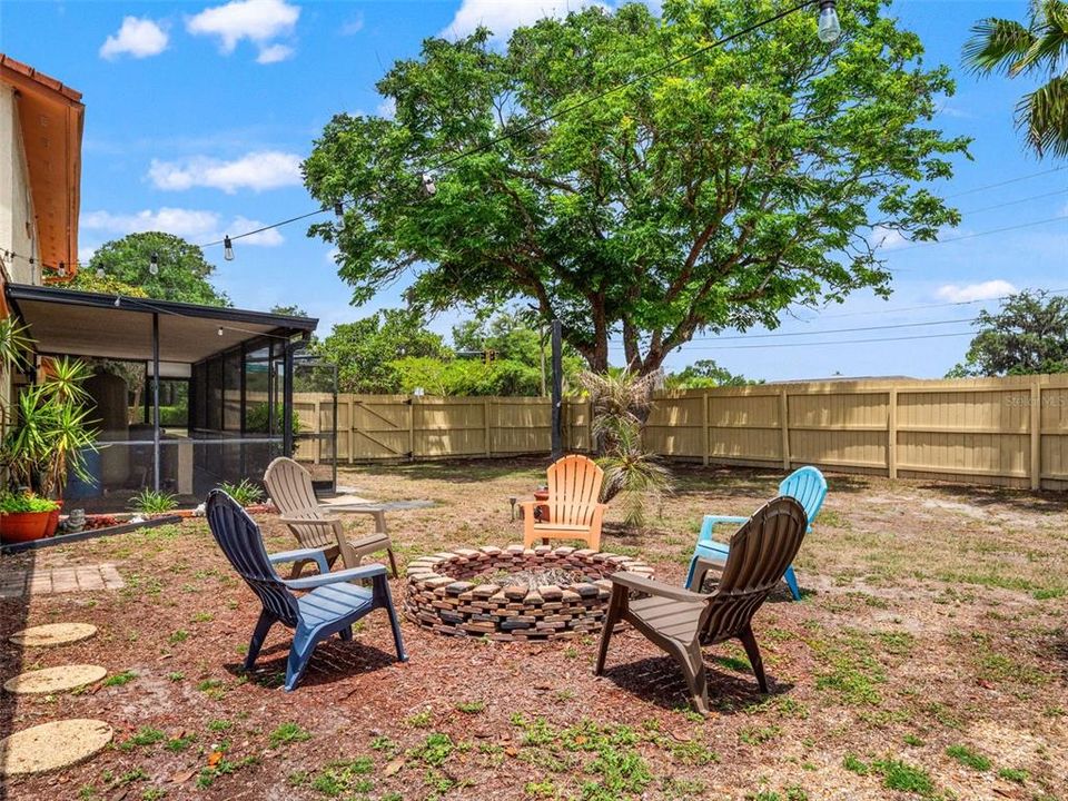 For Sale: $895,000 (6 beds, 4 baths, 4195 Square Feet)