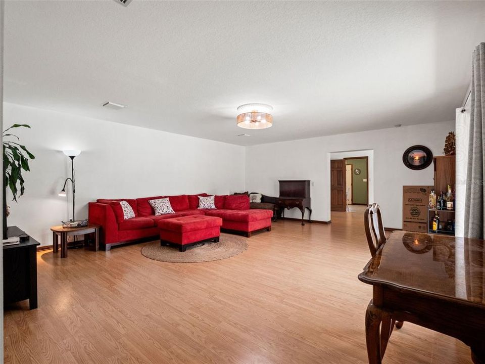 For Sale: $895,000 (6 beds, 4 baths, 4195 Square Feet)